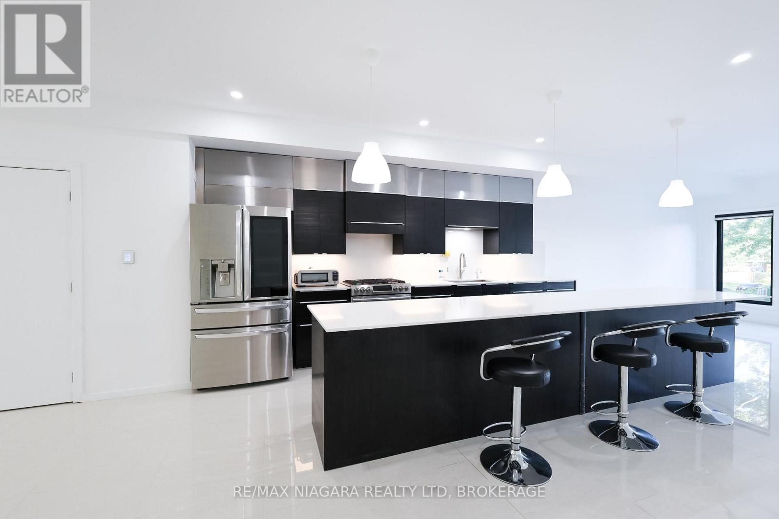 68 FIRST STREET Image 5