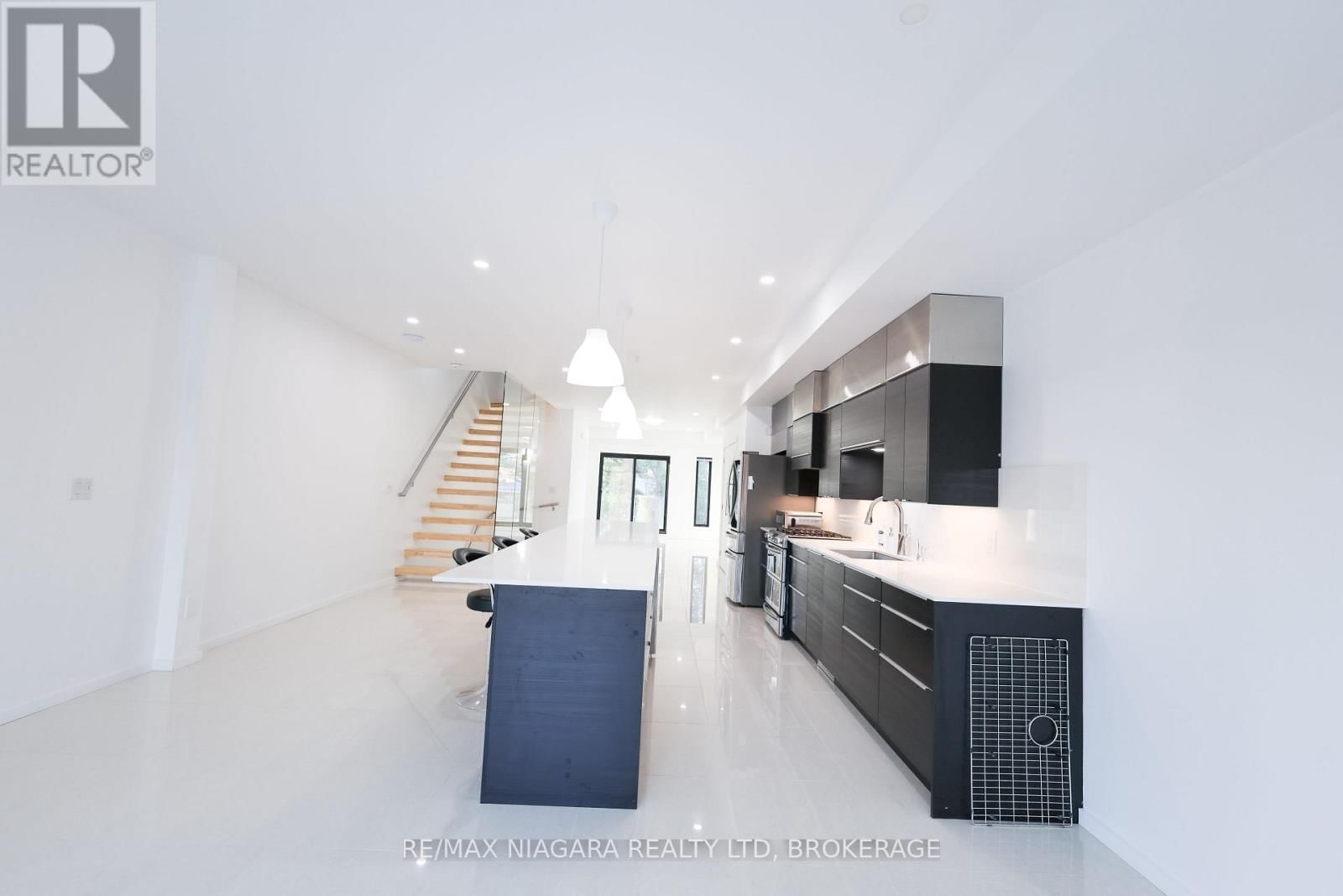 68 FIRST STREET Image 7