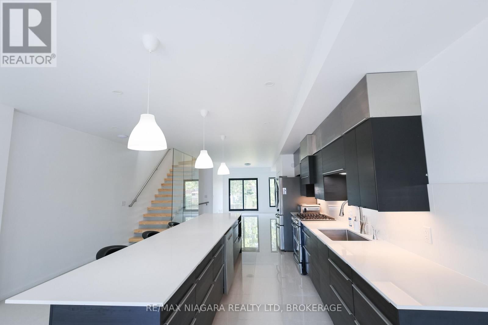 68 FIRST STREET Image 8