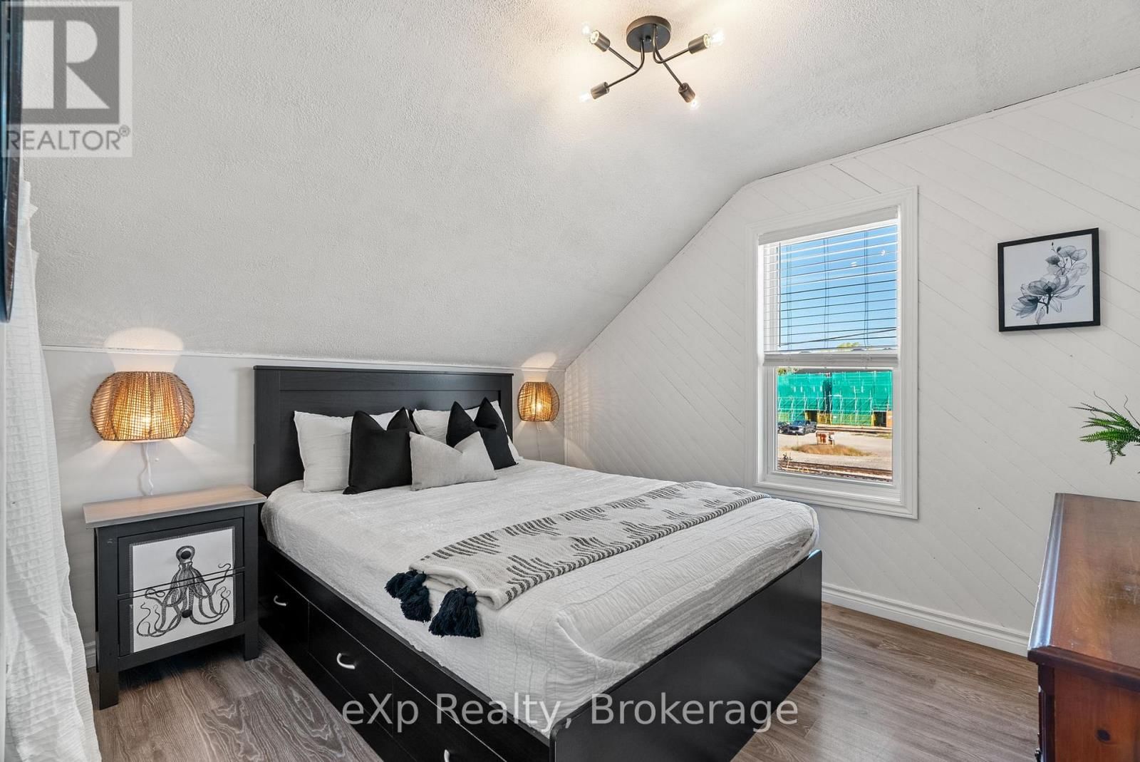 63 GUELPH STREET Image 24