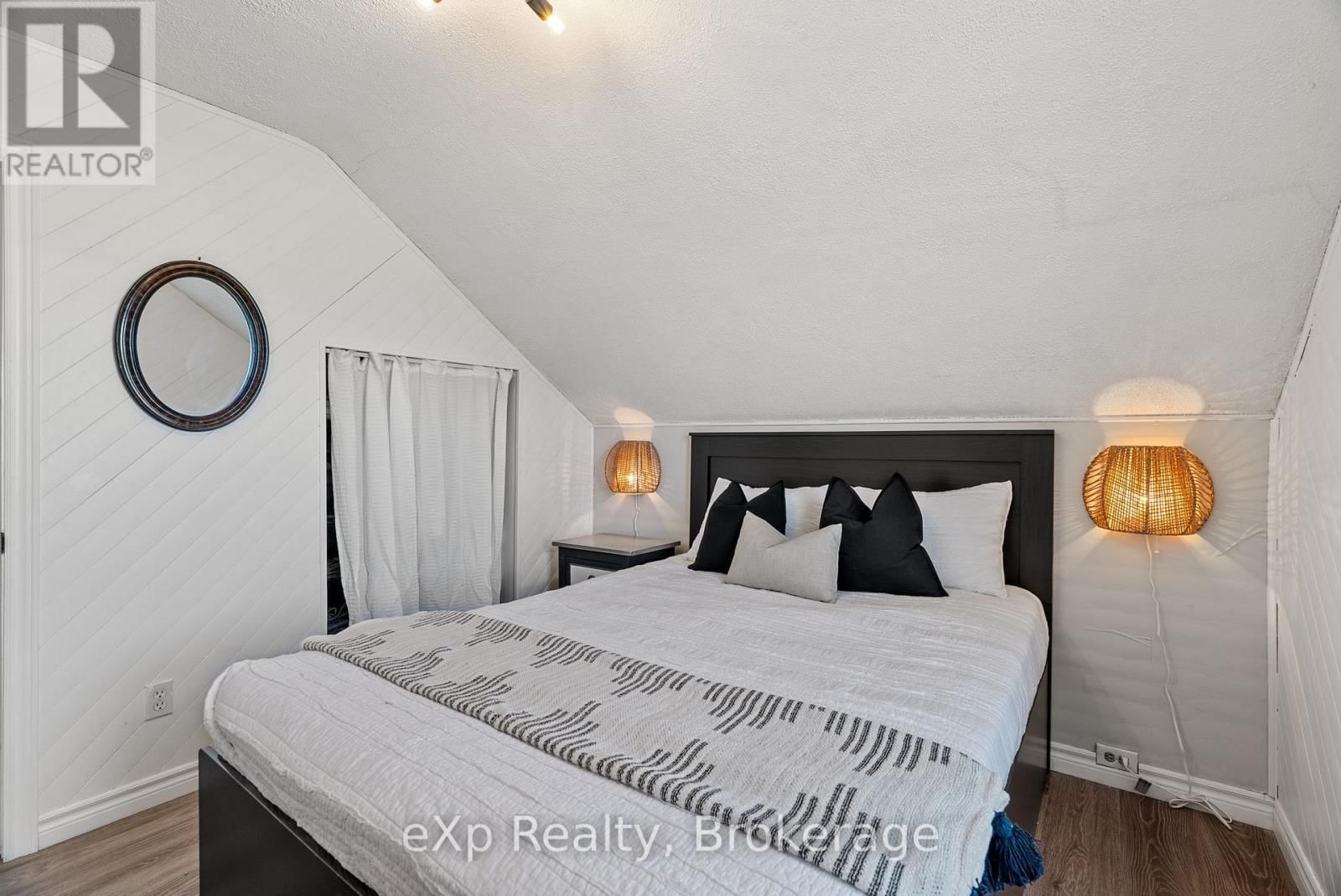 63 GUELPH STREET Image 25