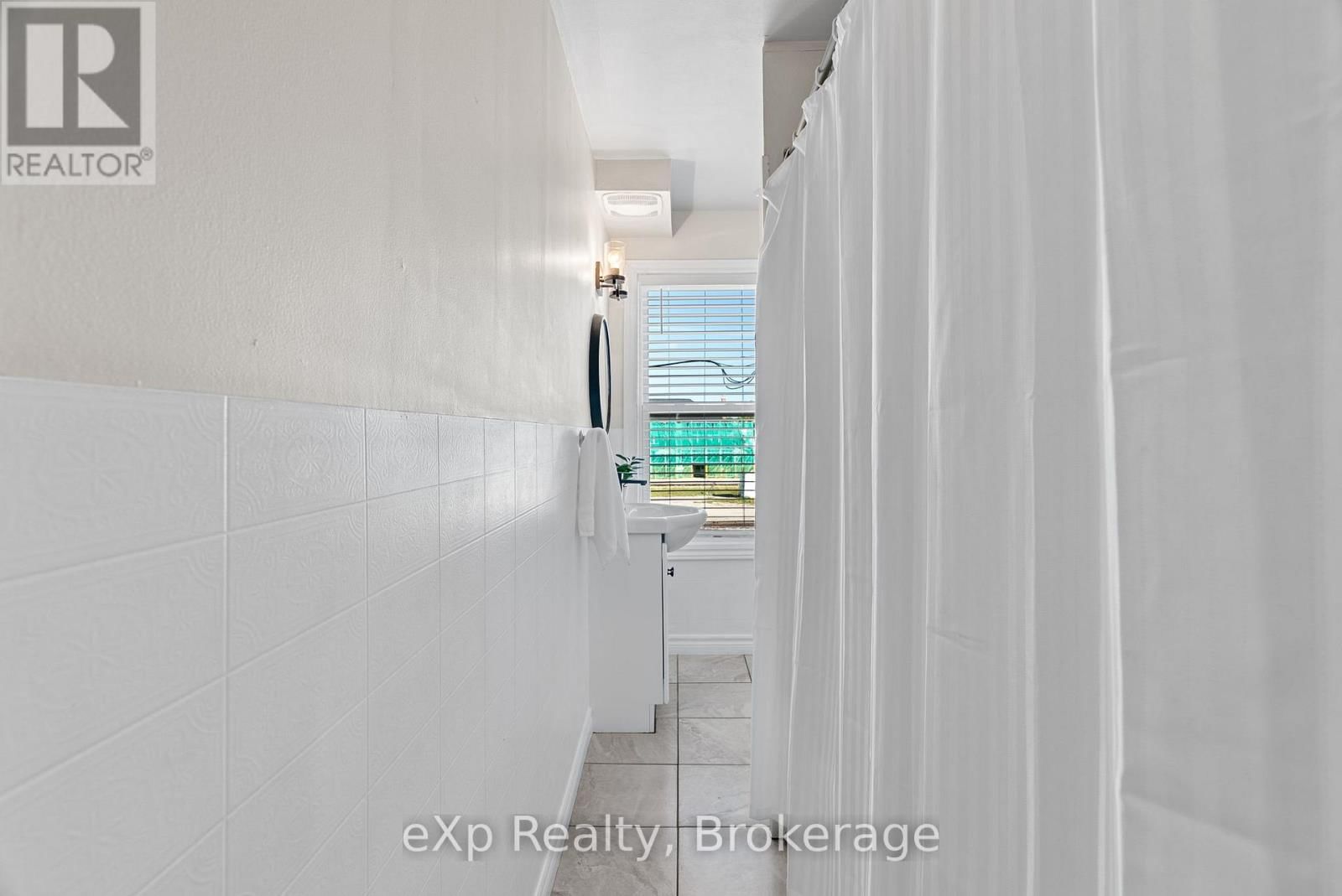 63 GUELPH STREET Image 26