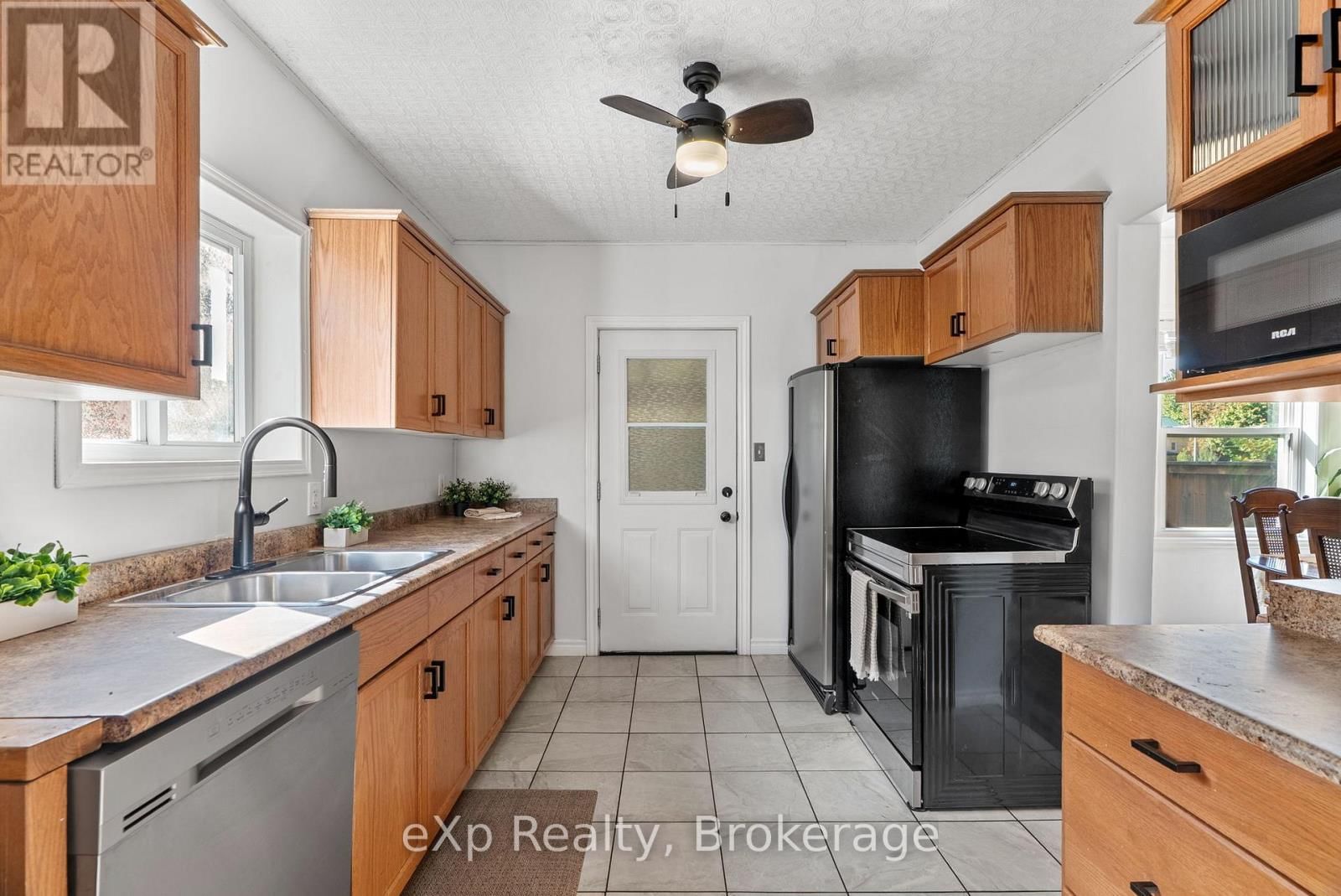 63 GUELPH STREET Image 3