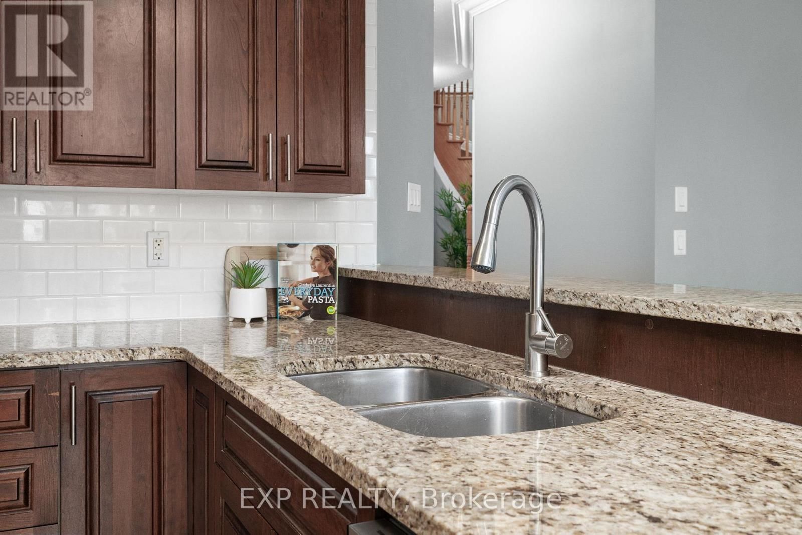 5 BERT HALL STREET Image 13