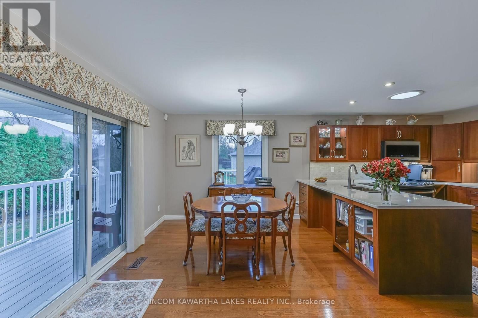 218 LORNE COURT Image 12