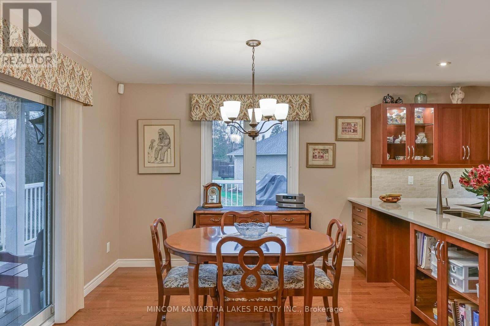 218 LORNE COURT Image 13