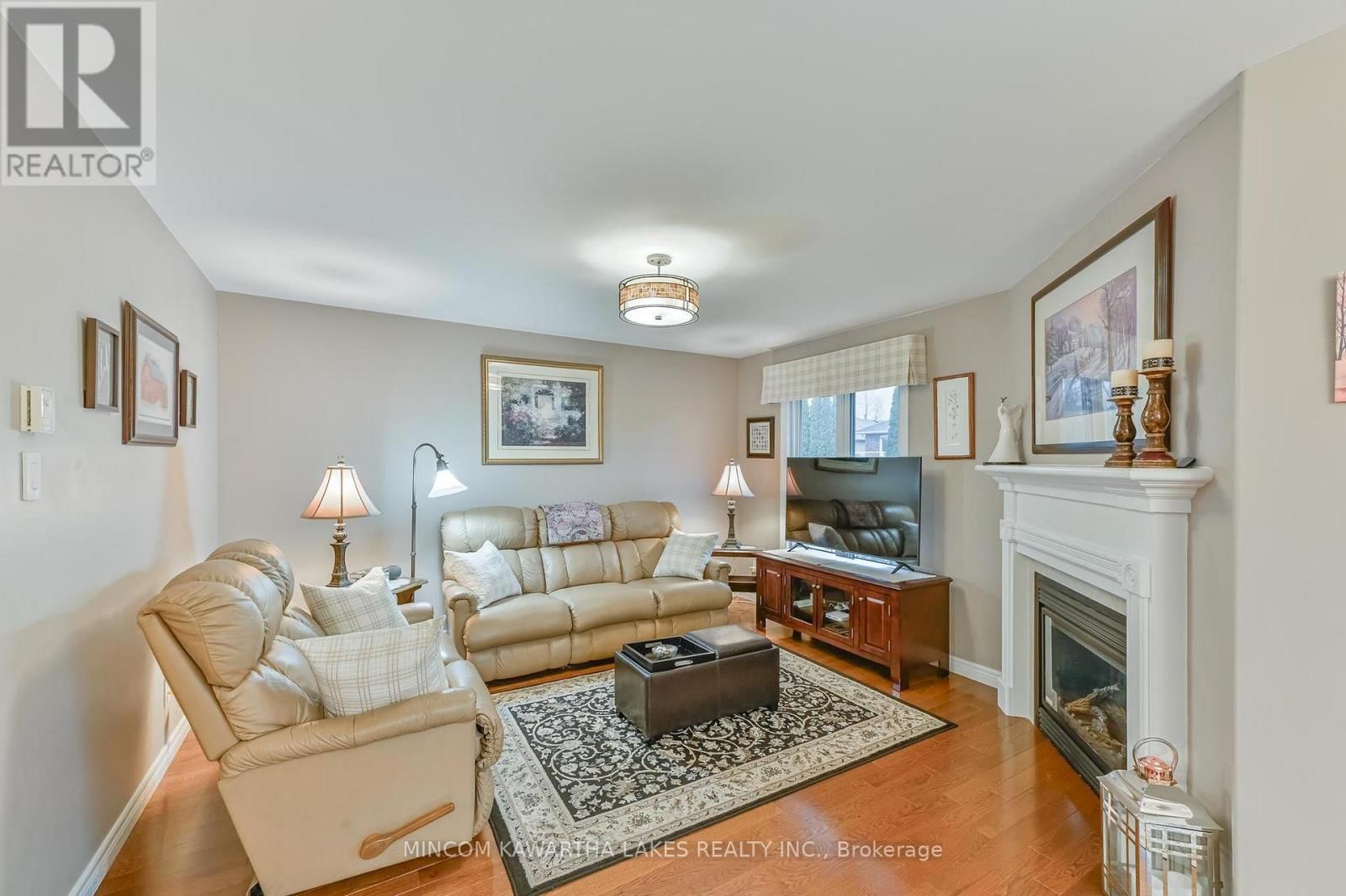 218 LORNE COURT Image 15