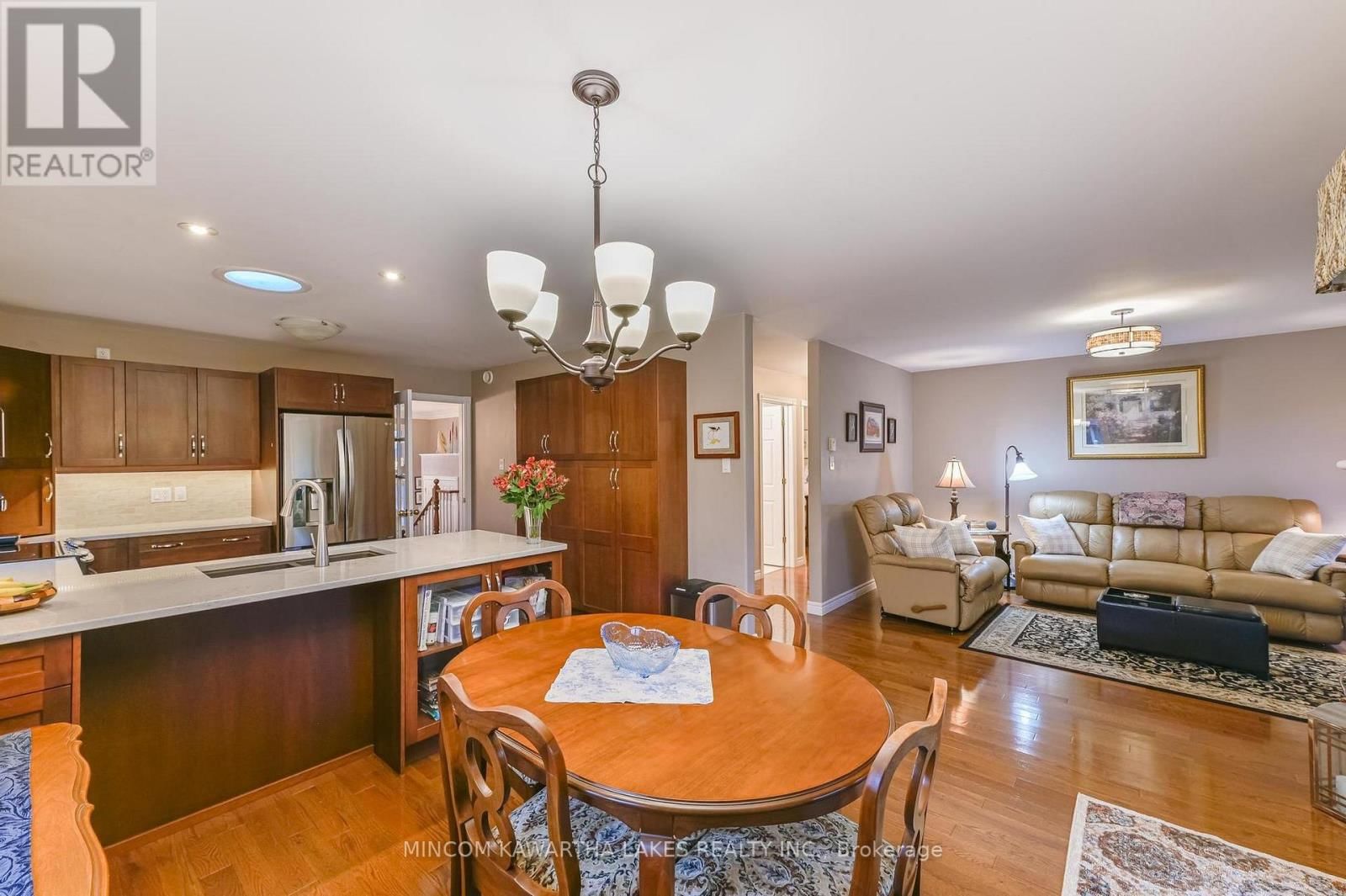 218 LORNE COURT Image 16