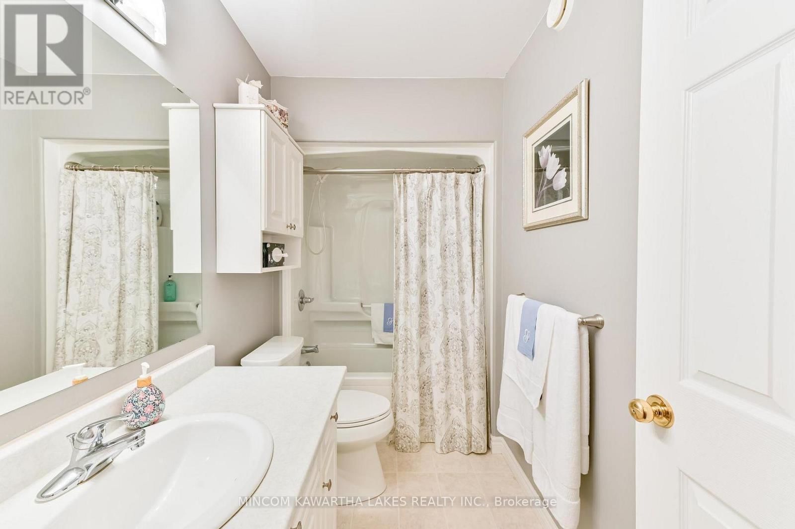 218 LORNE COURT Image 21