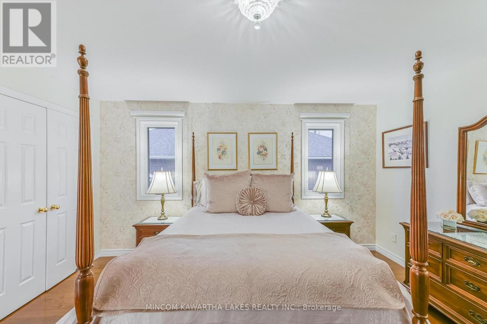 218 LORNE COURT Image 23