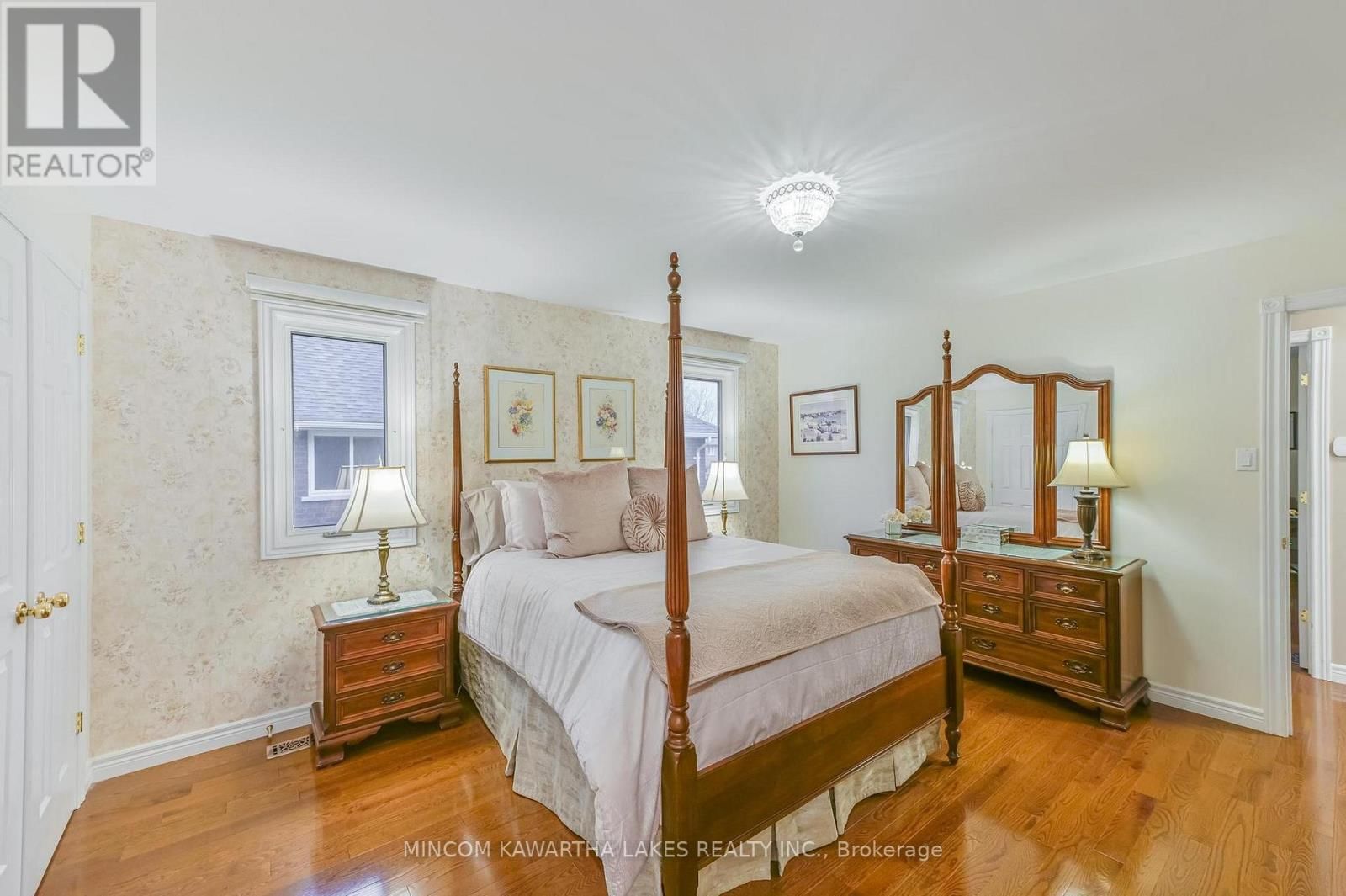 218 LORNE COURT Image 24