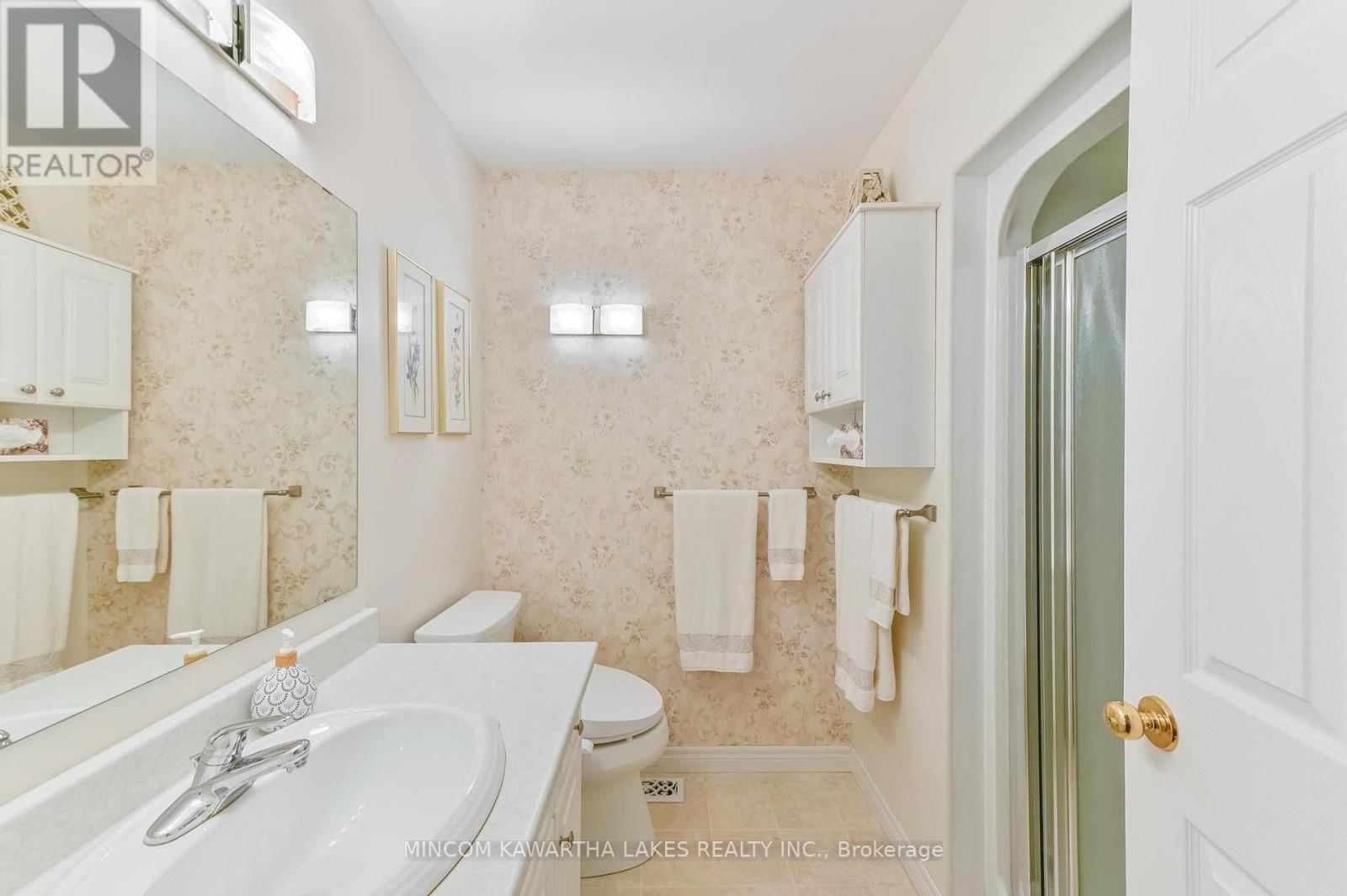 218 LORNE COURT Image 25