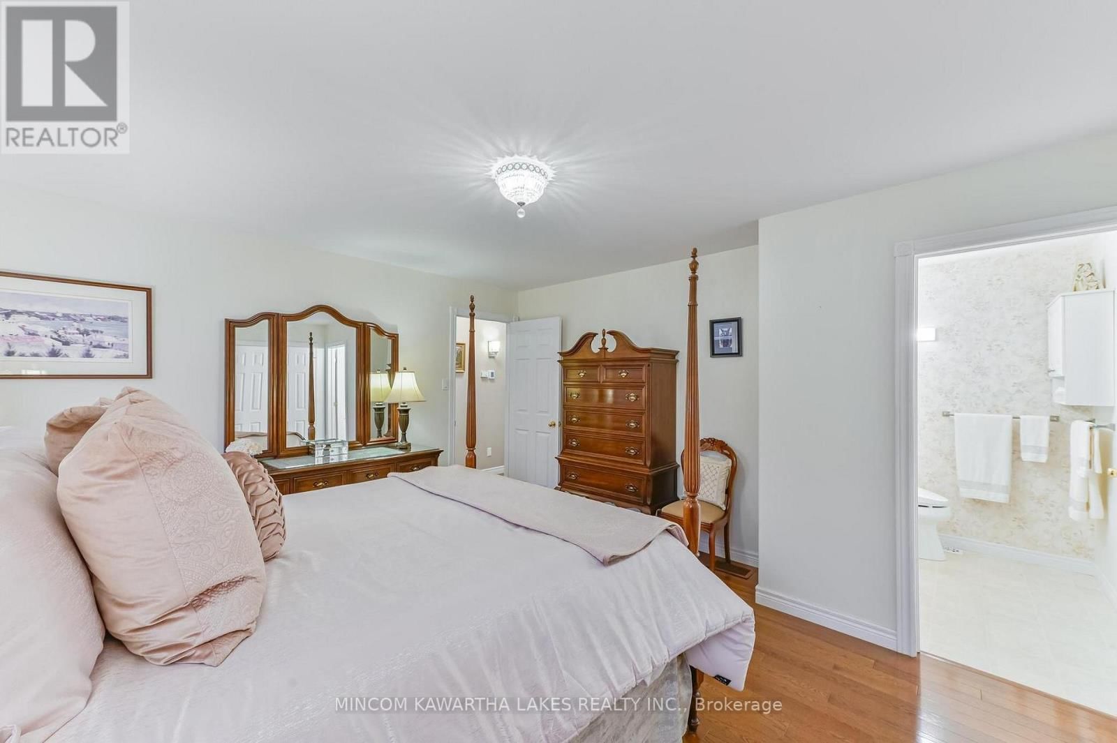 218 LORNE COURT Image 26