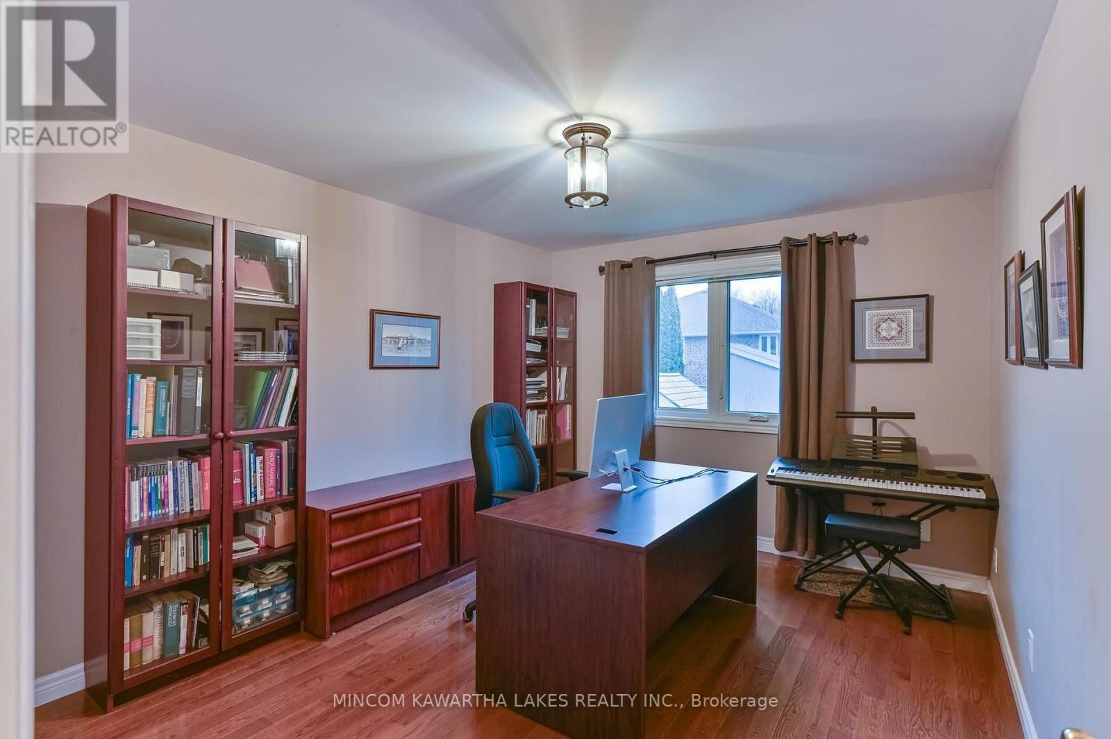 218 LORNE COURT Image 27