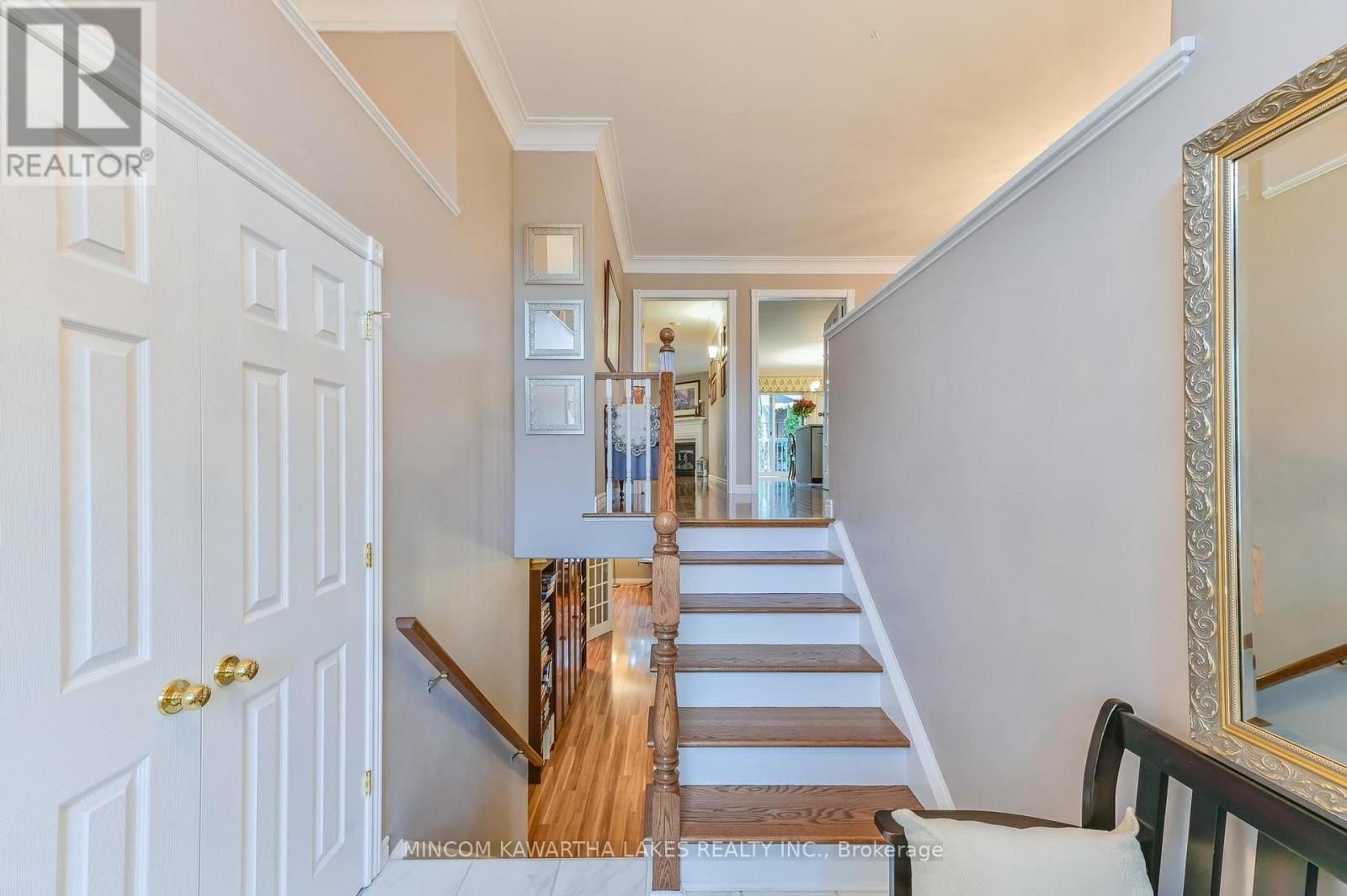 218 LORNE COURT Image 28