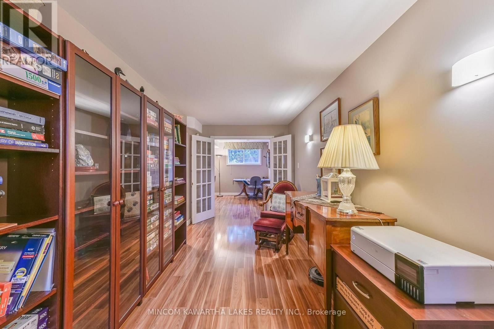 218 LORNE COURT Image 29