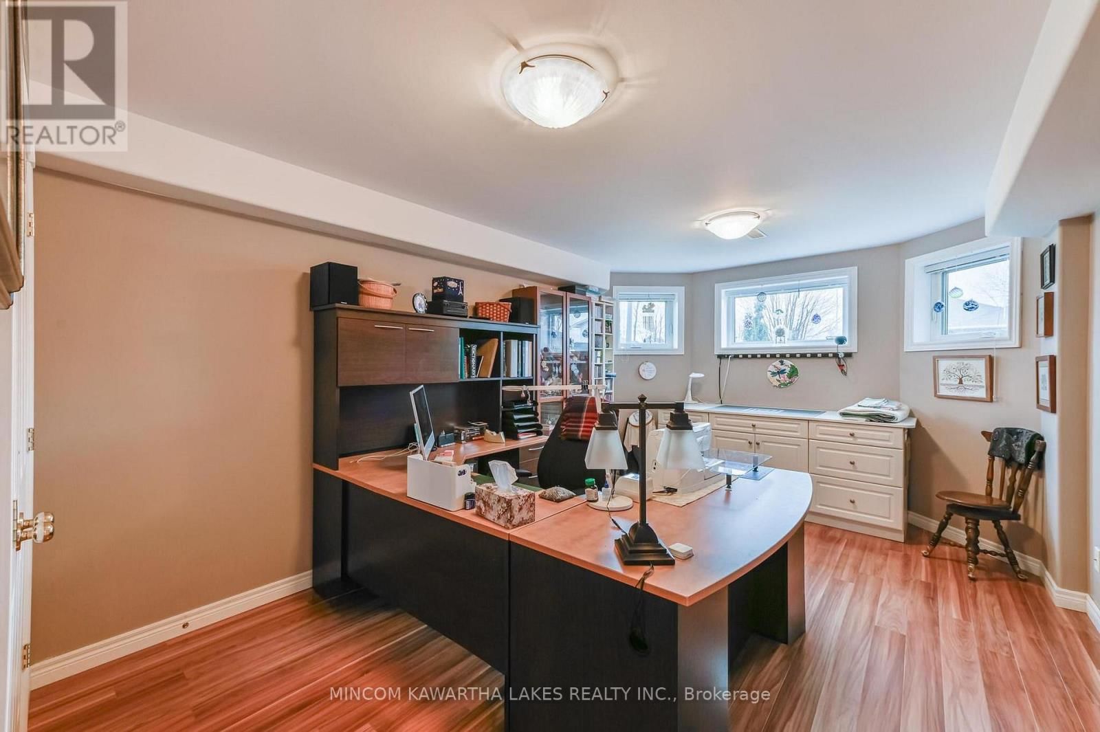 218 LORNE COURT Image 32