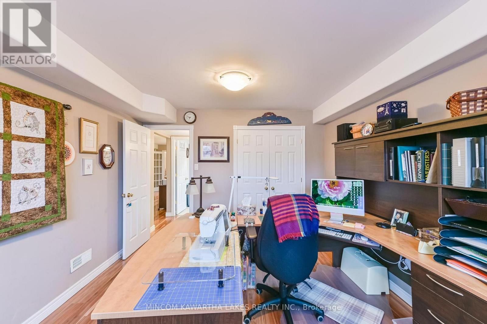 218 LORNE COURT Image 33