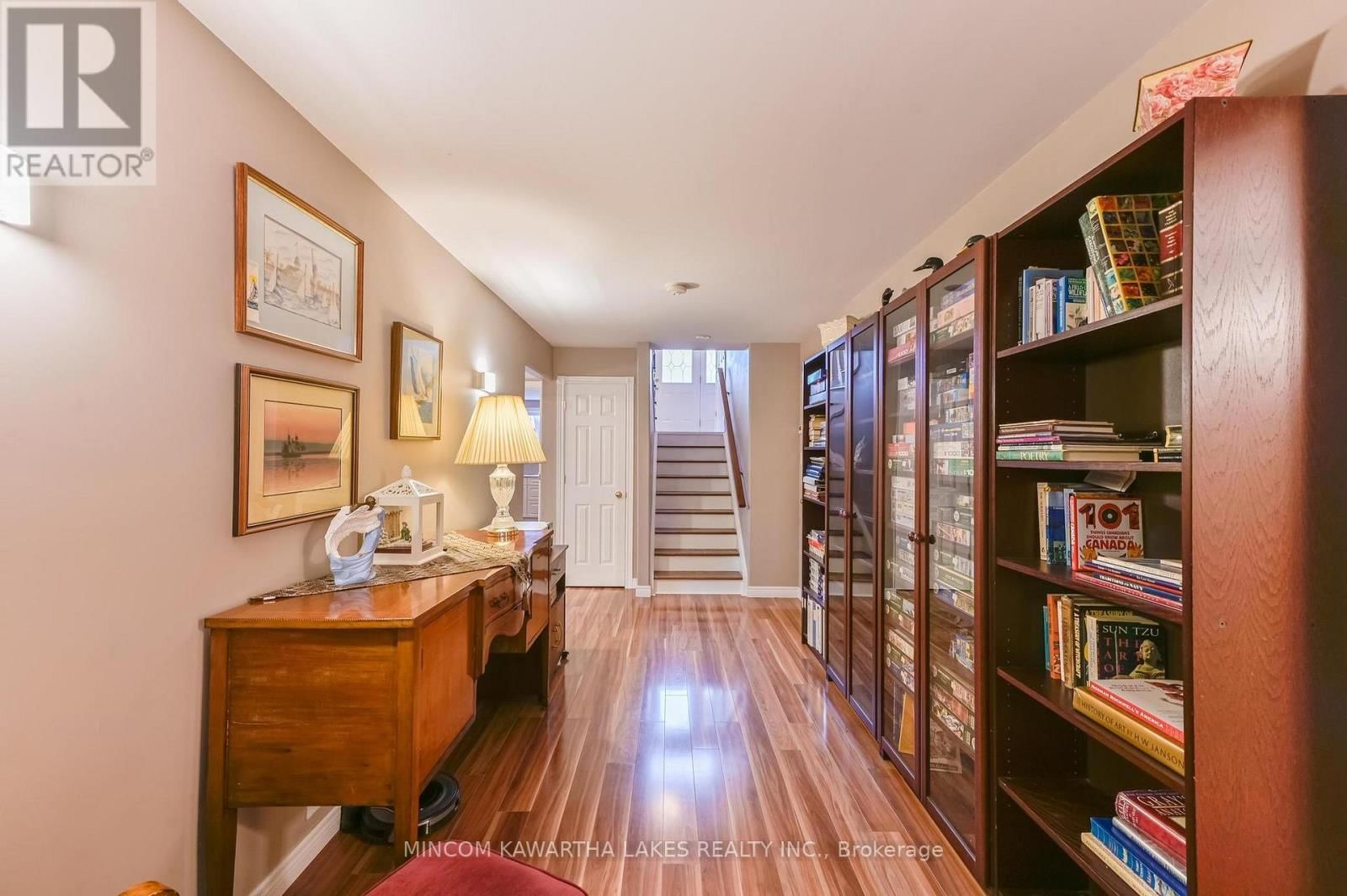 218 LORNE COURT Image 35