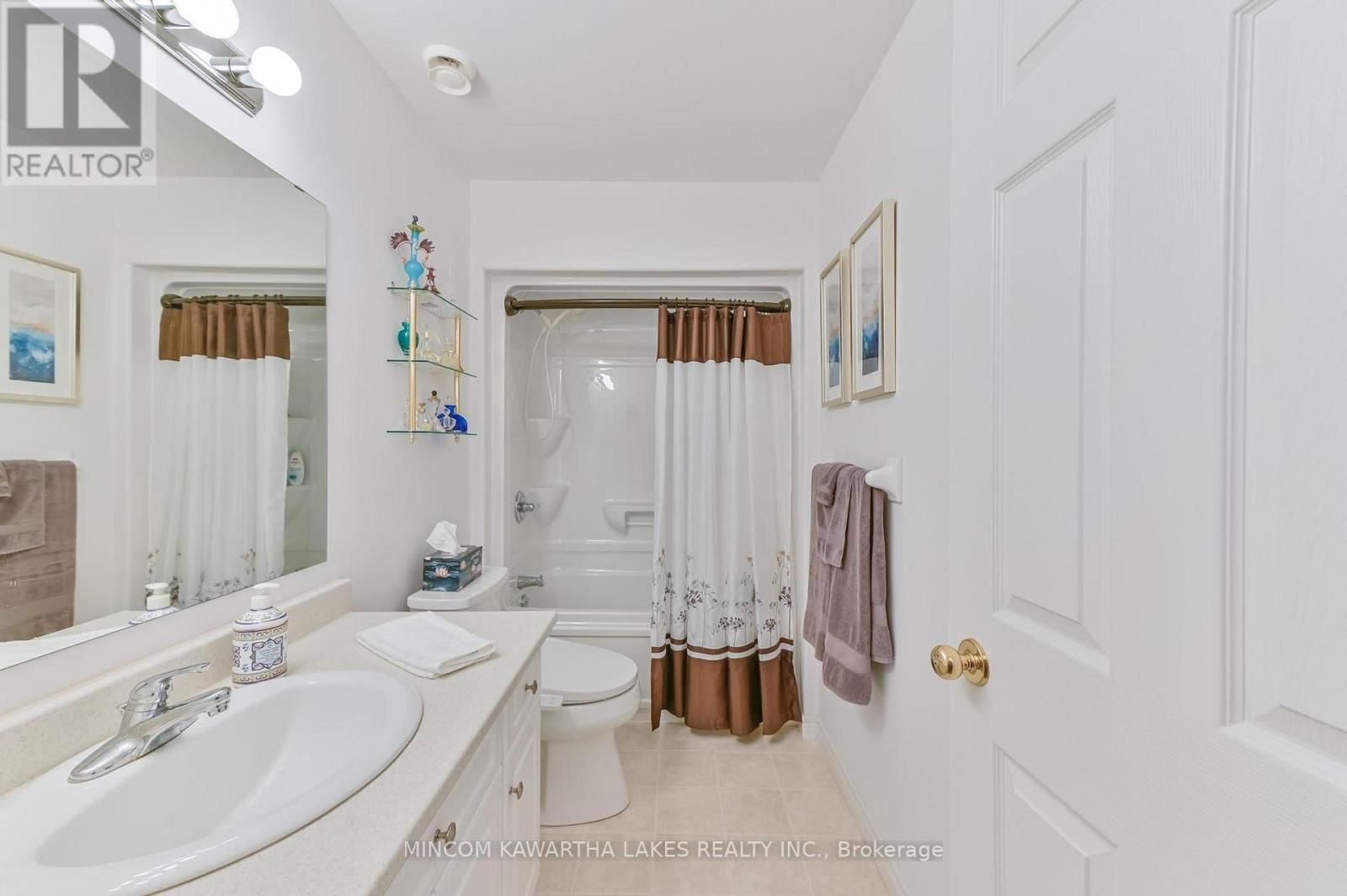 218 LORNE COURT Image 39