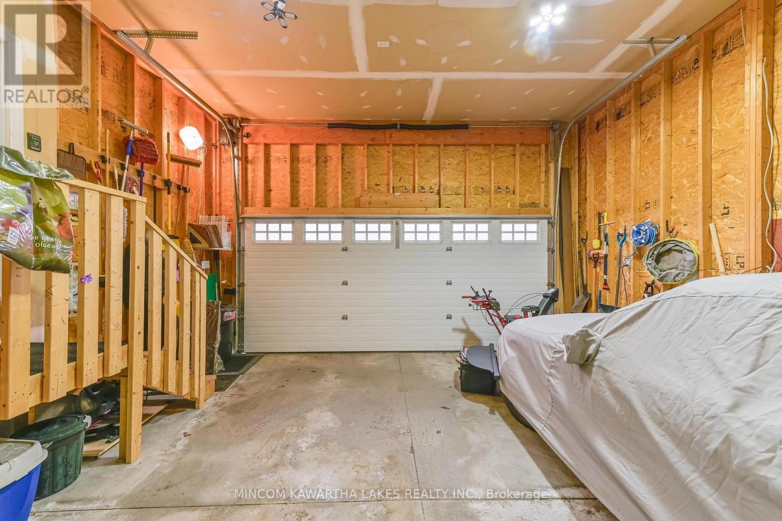 218 LORNE COURT Image 40