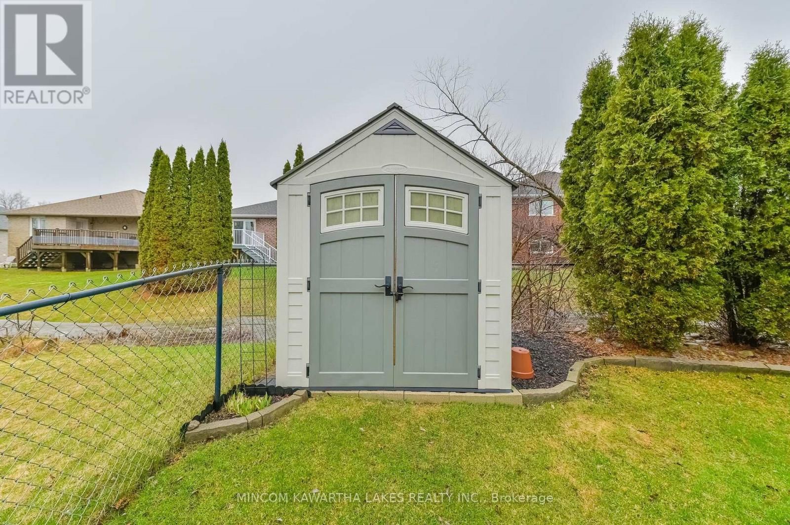 218 LORNE COURT Image 41