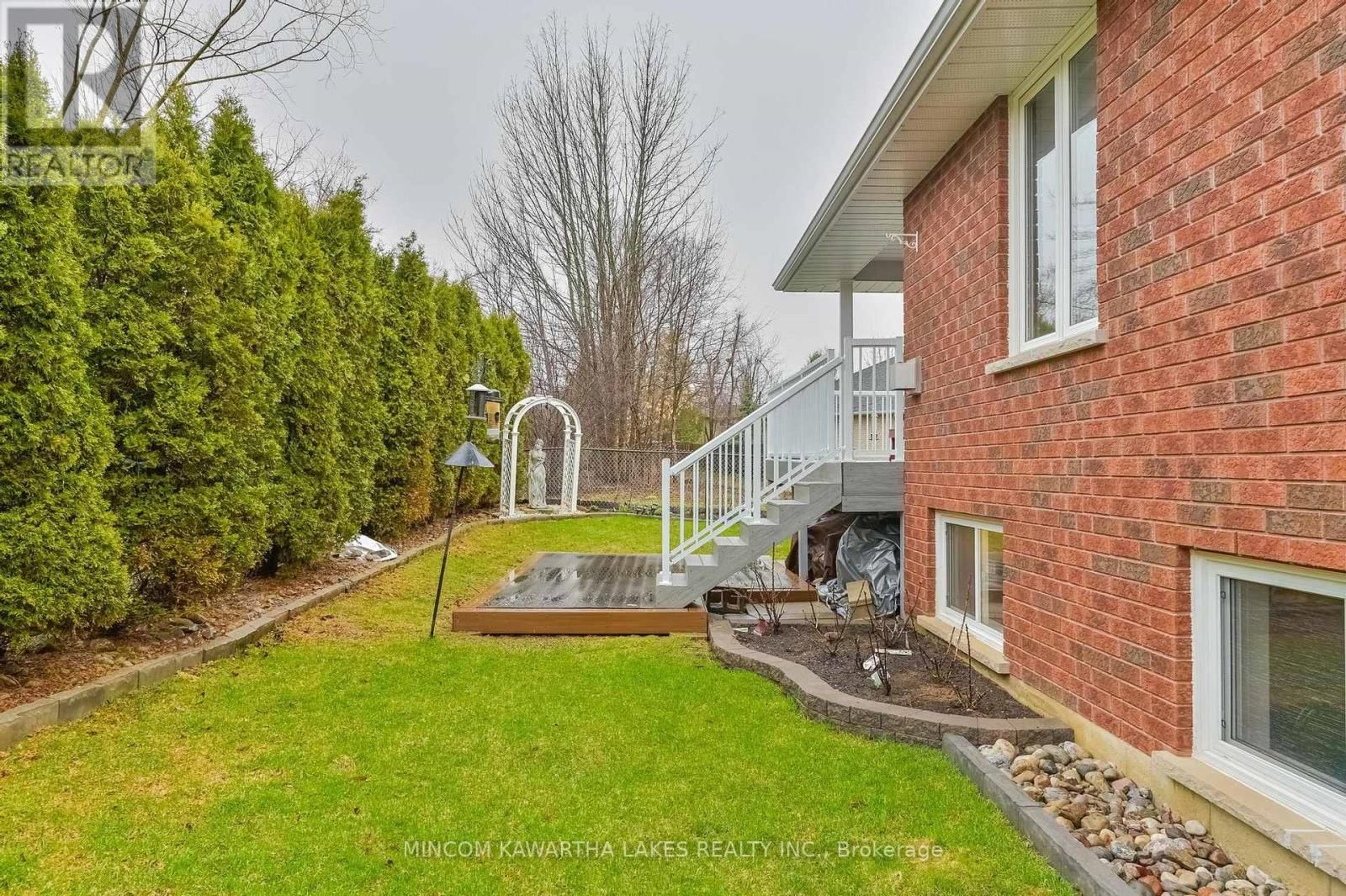 218 LORNE COURT Image 42