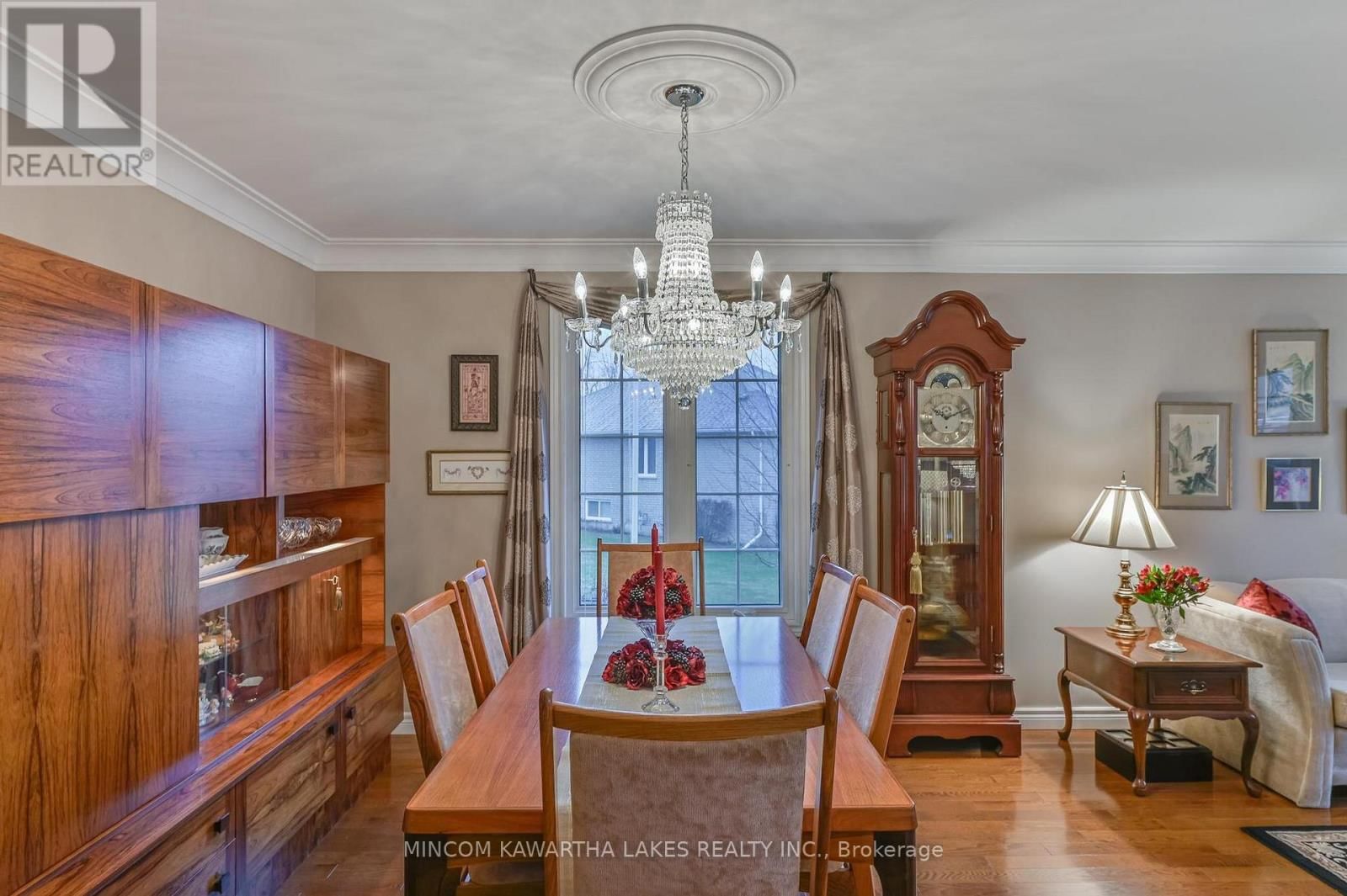 218 LORNE COURT Image 6