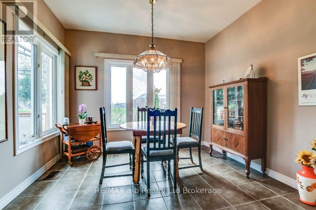 717 GARDEN COURT CRESCENT Image 11