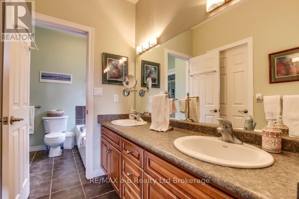 717 GARDEN COURT CRESCENT Image 15