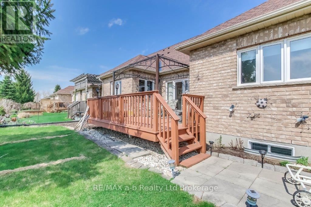 717 GARDEN COURT CRESCENT Image 2