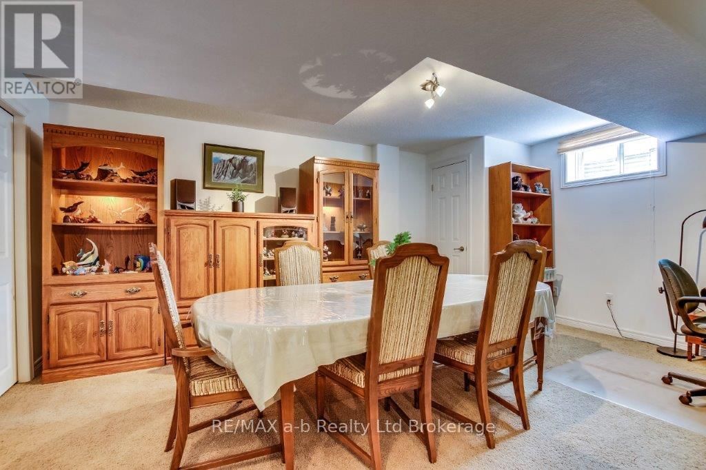 717 GARDEN COURT CRESCENT Image 22