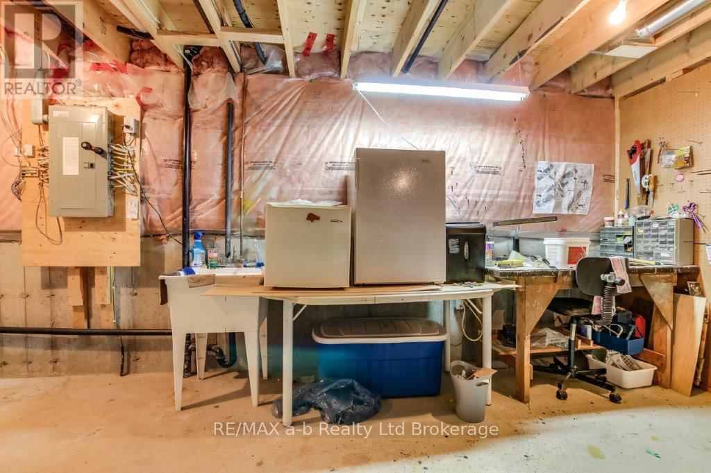 717 GARDEN COURT CRESCENT Image 27