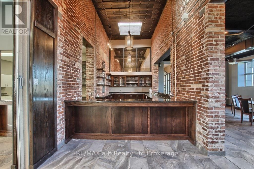 717 GARDEN COURT CRESCENT Image 36