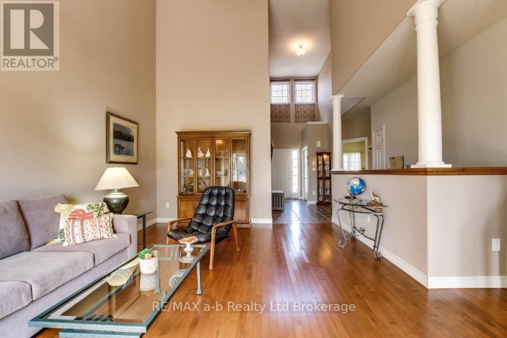 717 GARDEN COURT CRESCENT Image 5