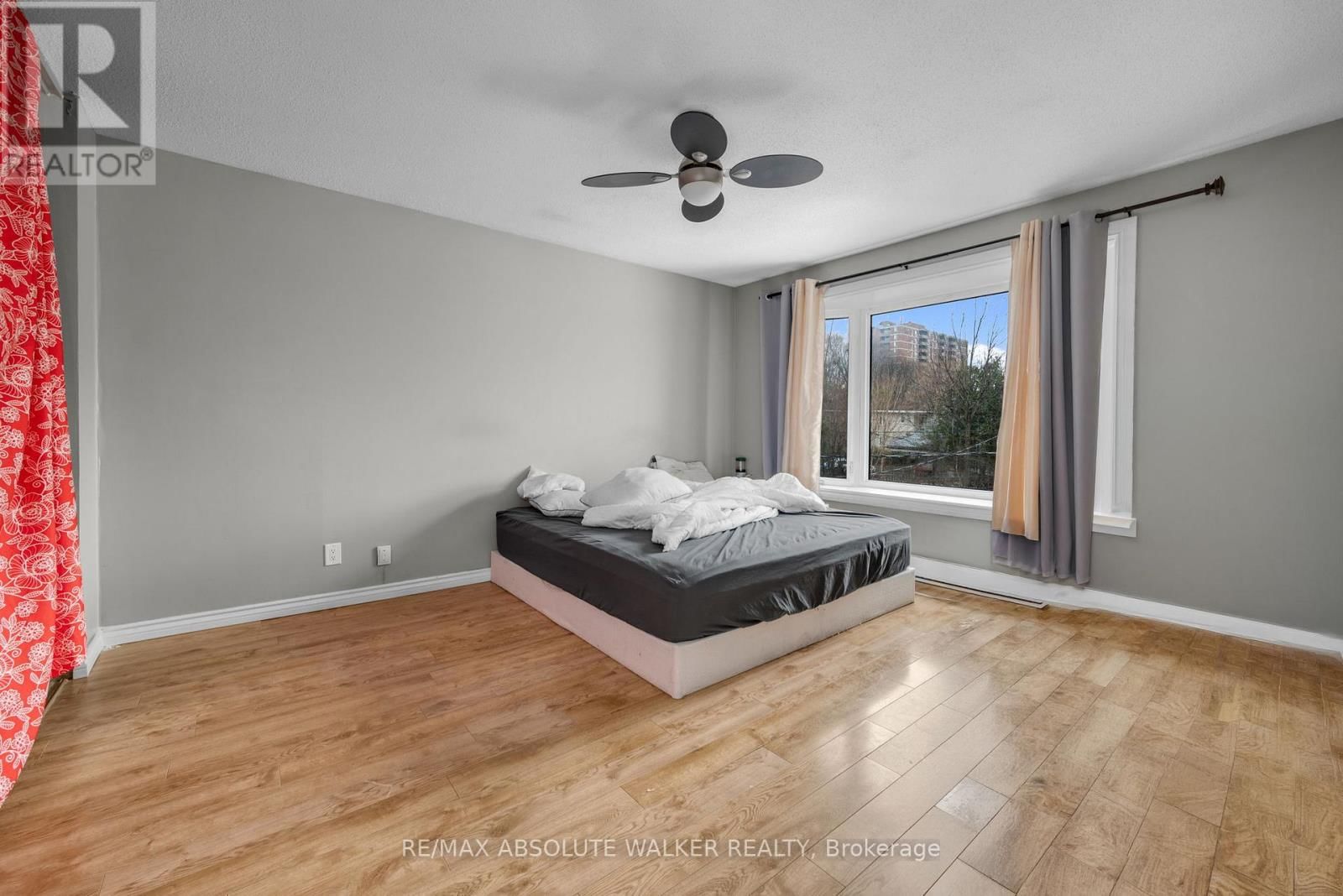 375 ST. DENIS STREET Image 21