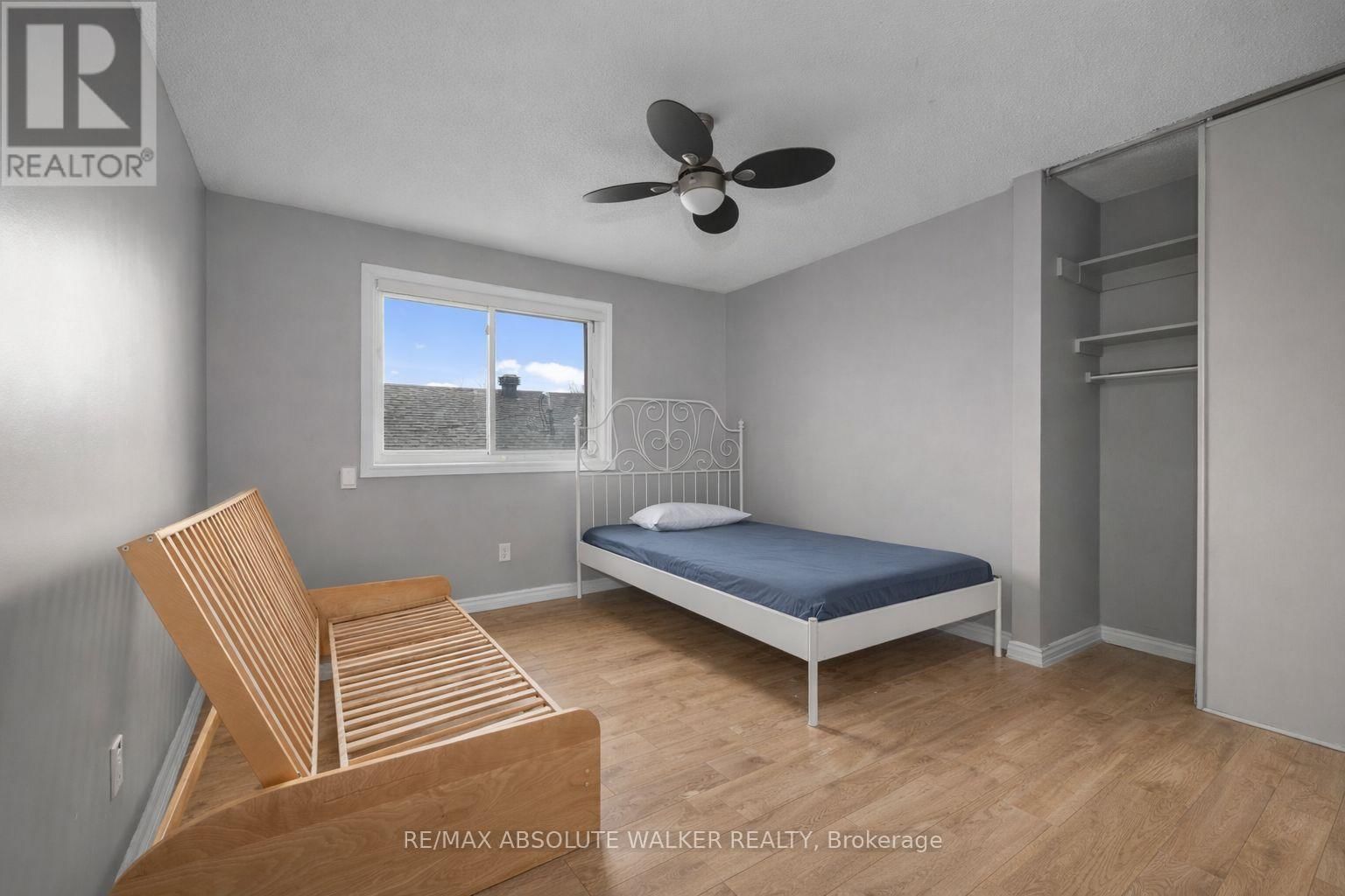 375 ST. DENIS STREET Image 22