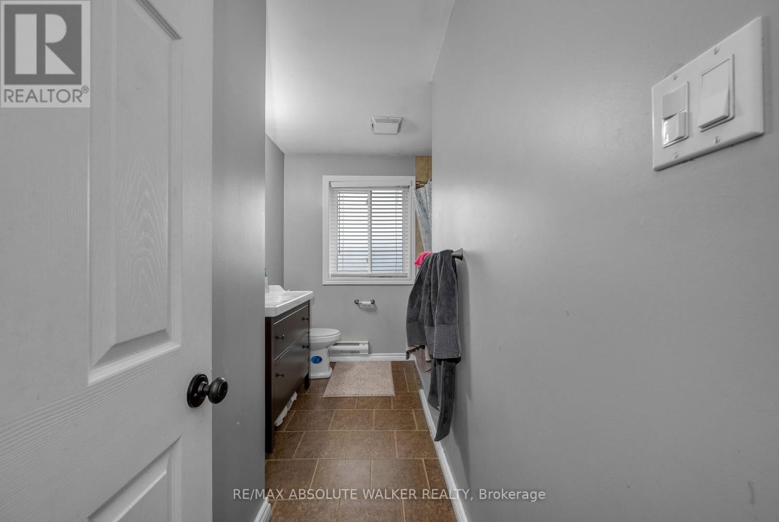 375 ST. DENIS STREET Image 26