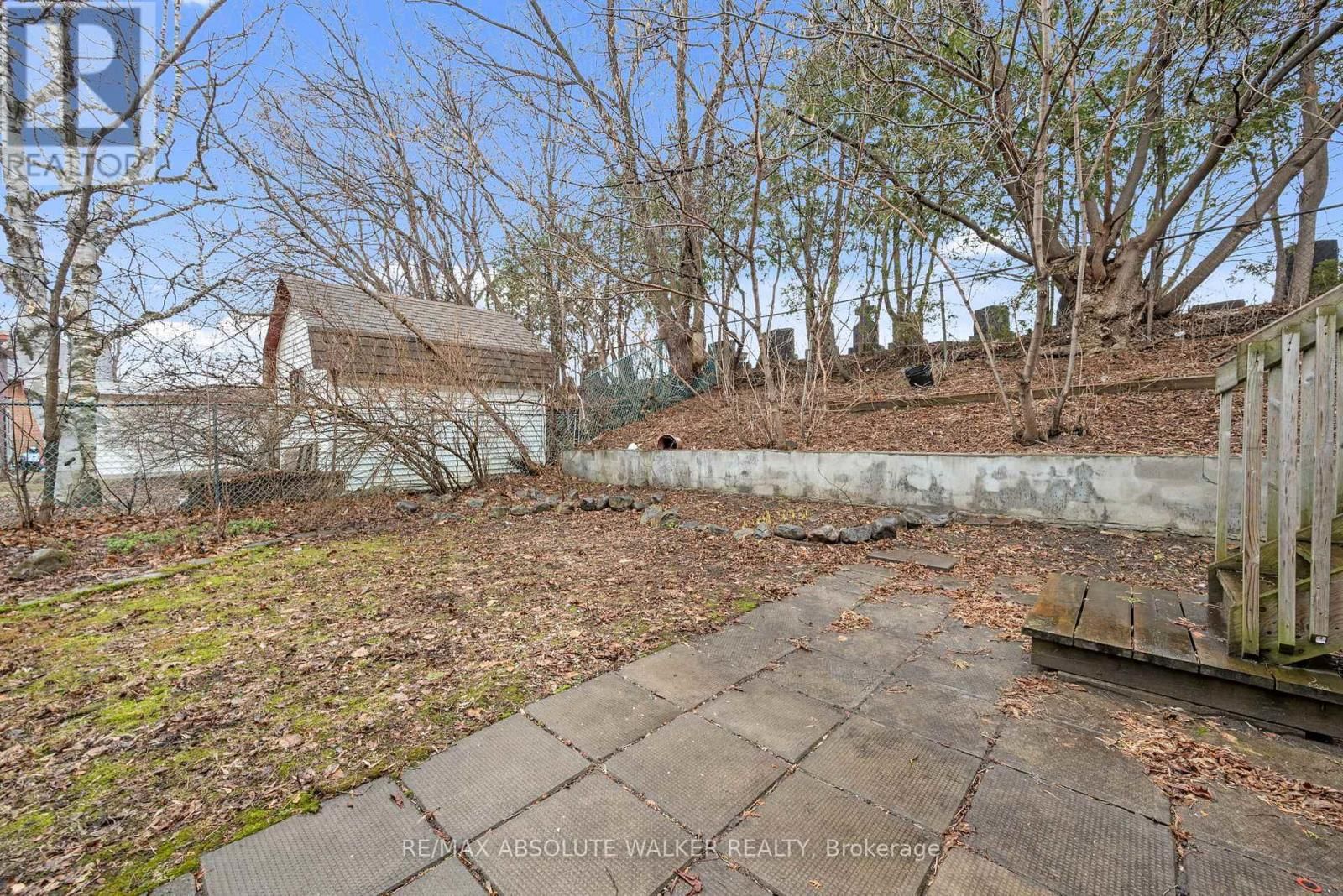 375 ST. DENIS STREET Image 28