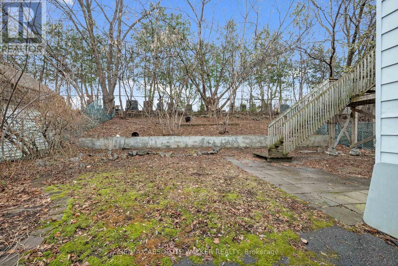 375 ST. DENIS STREET Image 29