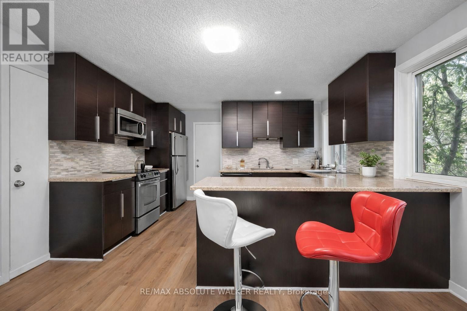 375 ST. DENIS STREET Image 4