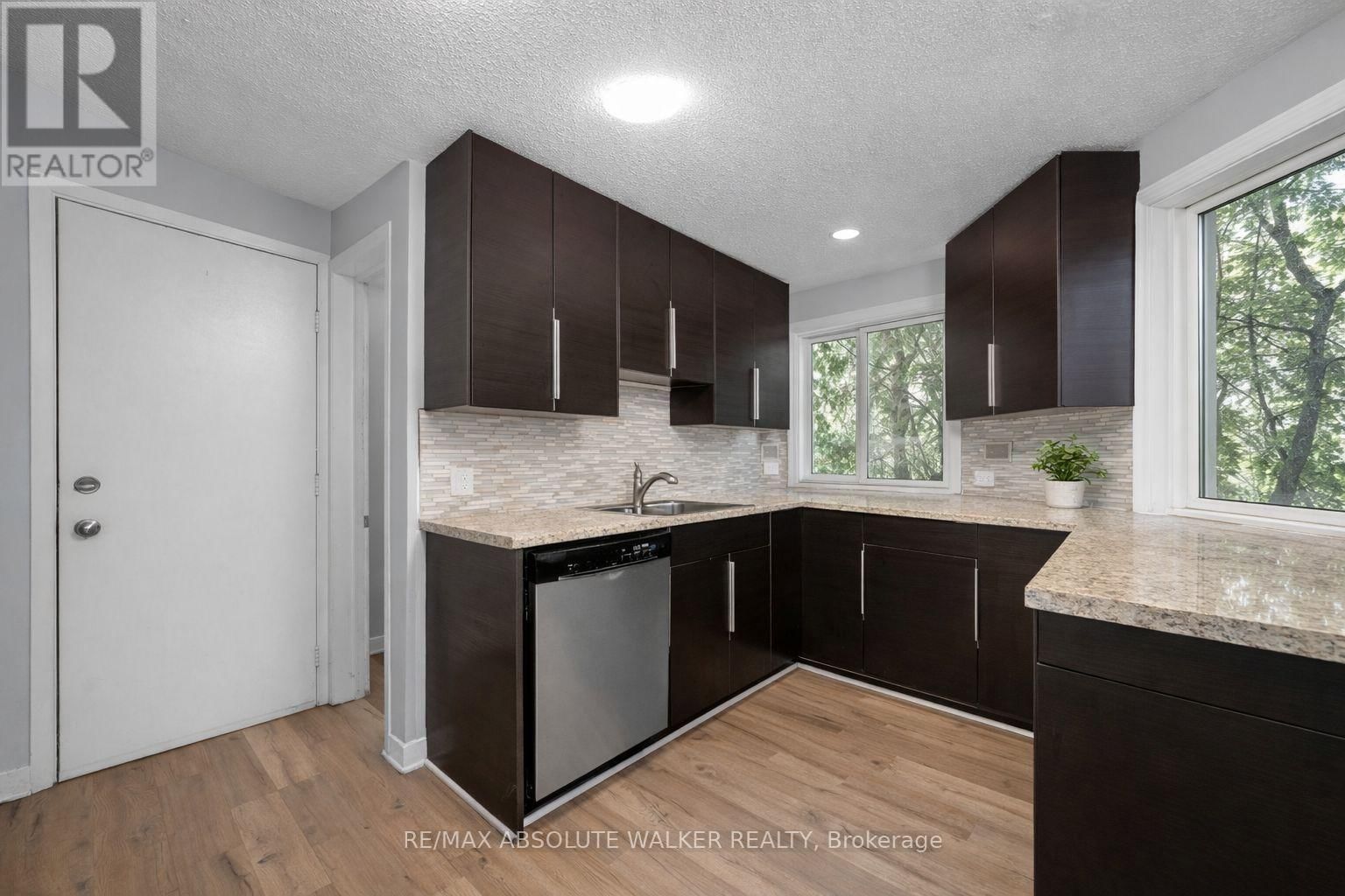 375 ST. DENIS STREET Image 5