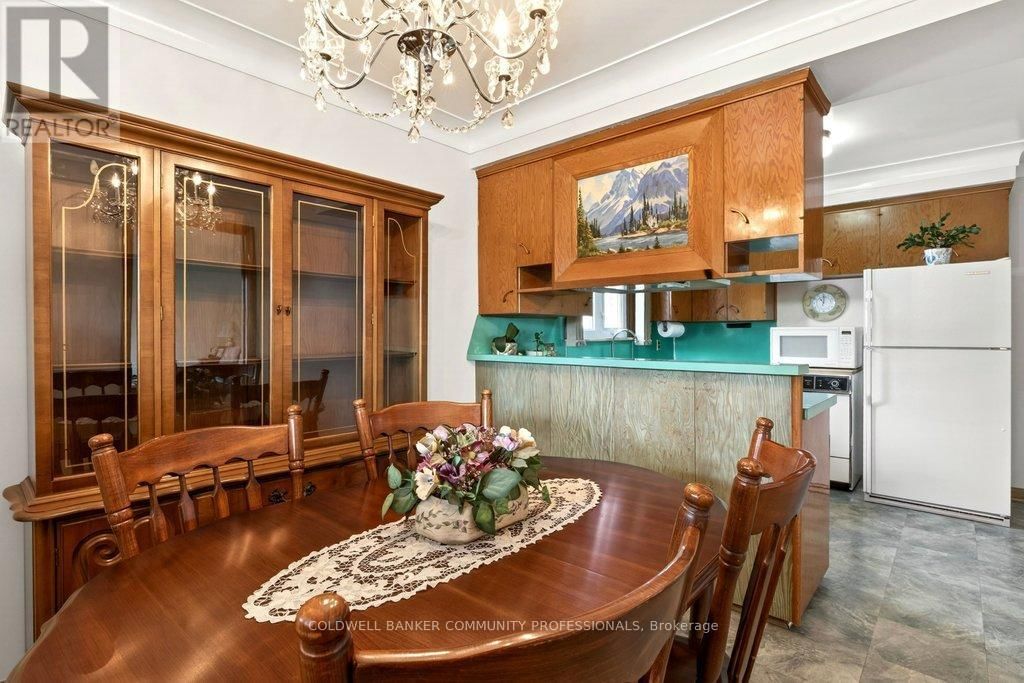 92 REID AVENUE SOUTH Image 12