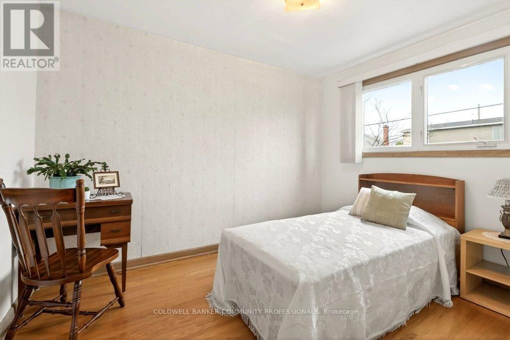 92 REID AVENUE SOUTH Image 23