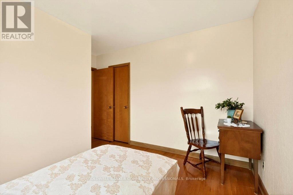 92 REID AVENUE SOUTH Image 24