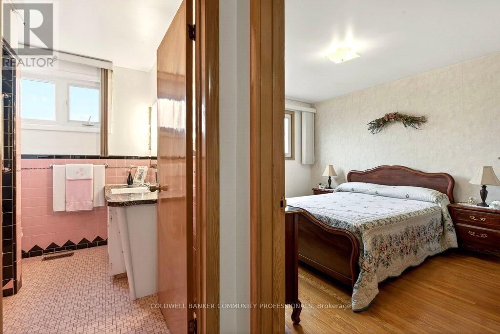 92 REID AVENUE SOUTH Image 25