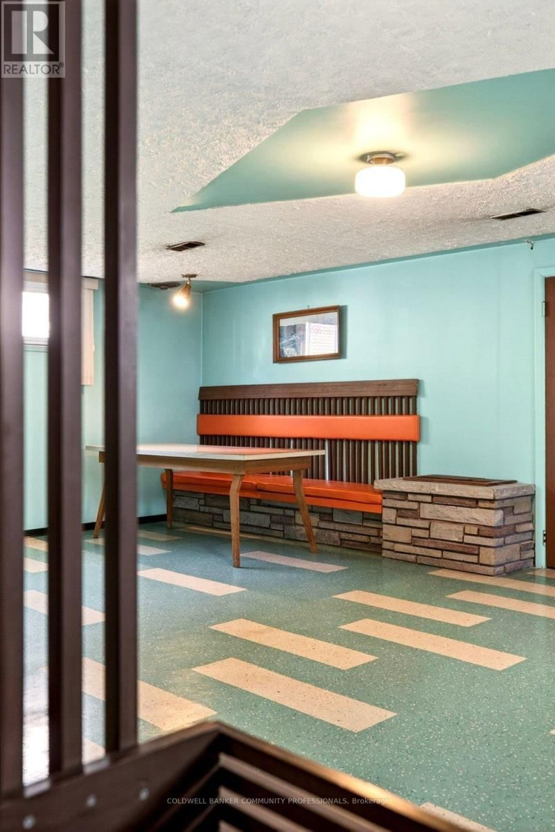 92 REID AVENUE SOUTH Image 35