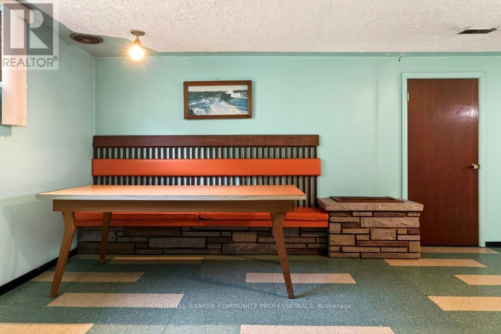 92 REID AVENUE SOUTH Image 39