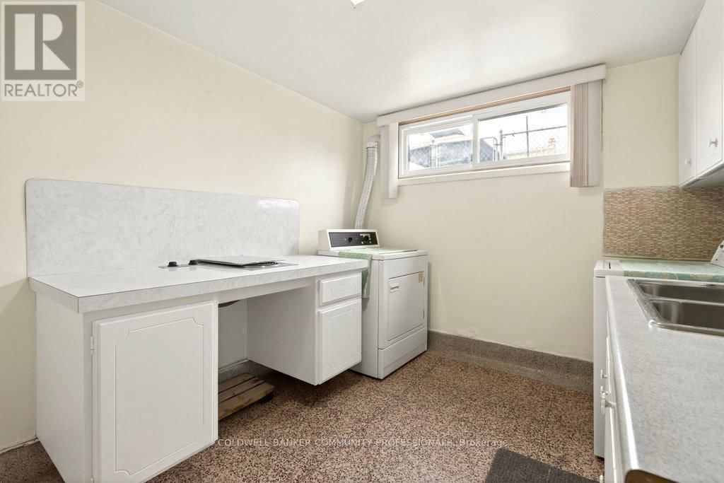 92 REID AVENUE SOUTH Image 42