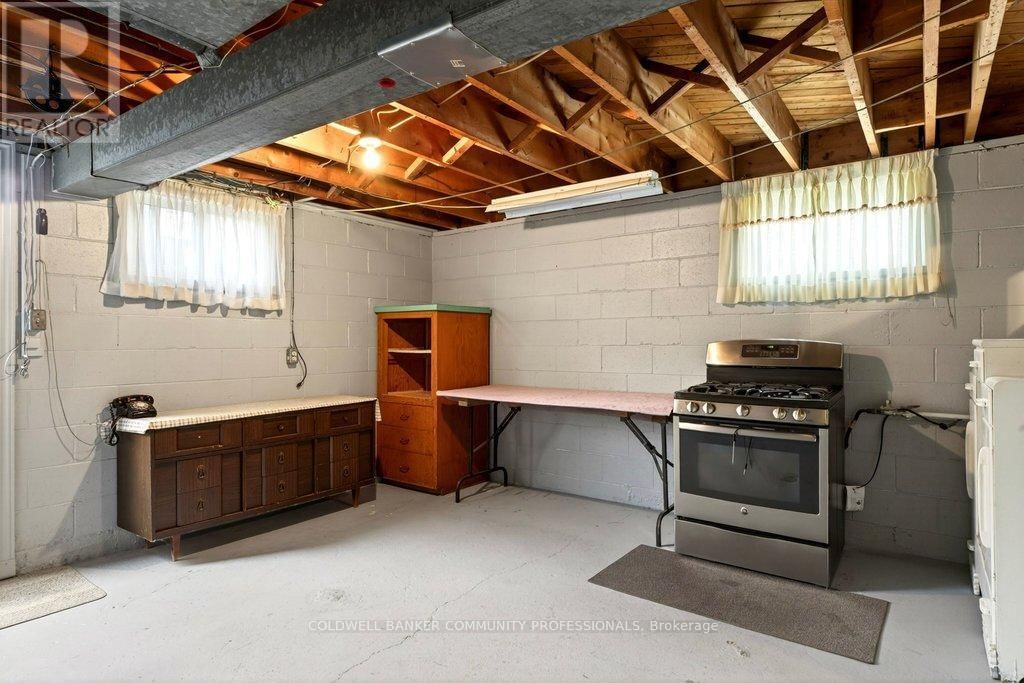 92 REID AVENUE SOUTH Image 44